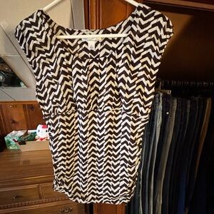 Woman’s Kenneth Cole Chevron Top